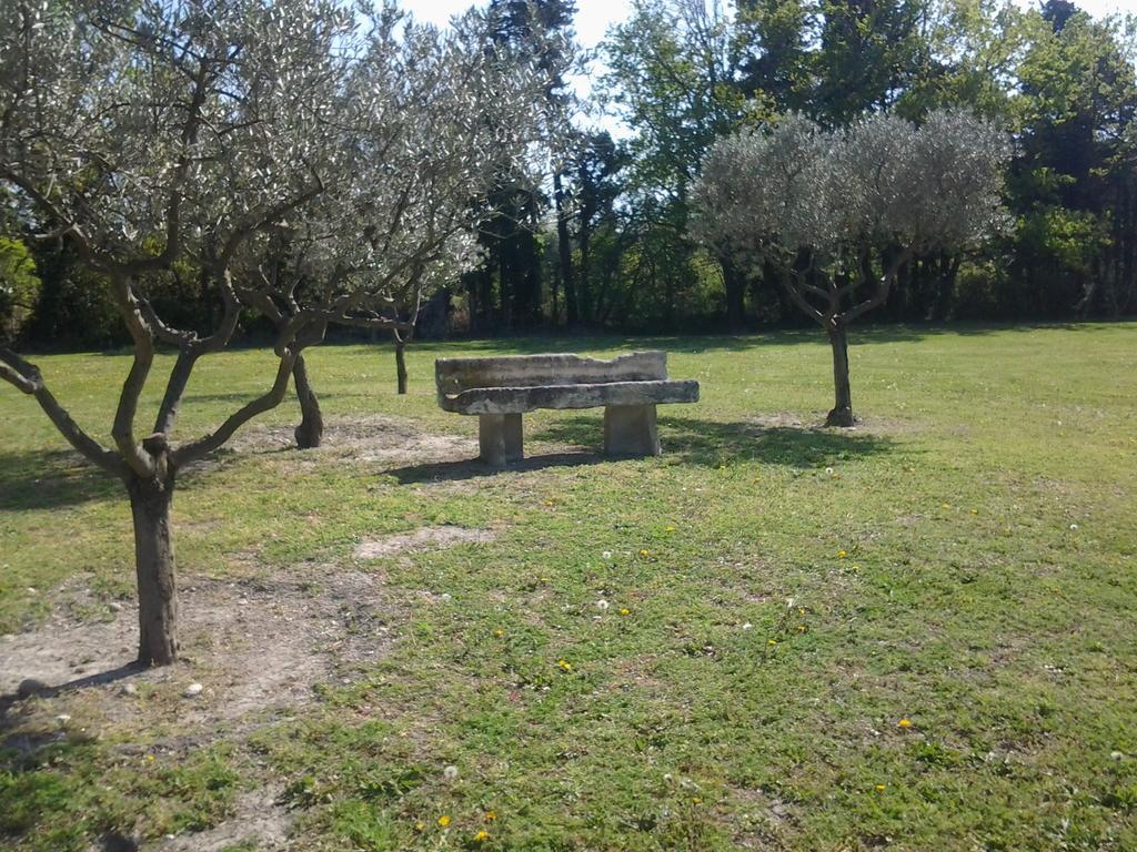 La Bastide Des Amouriers Caumont-sur-Durance Buitenkant foto