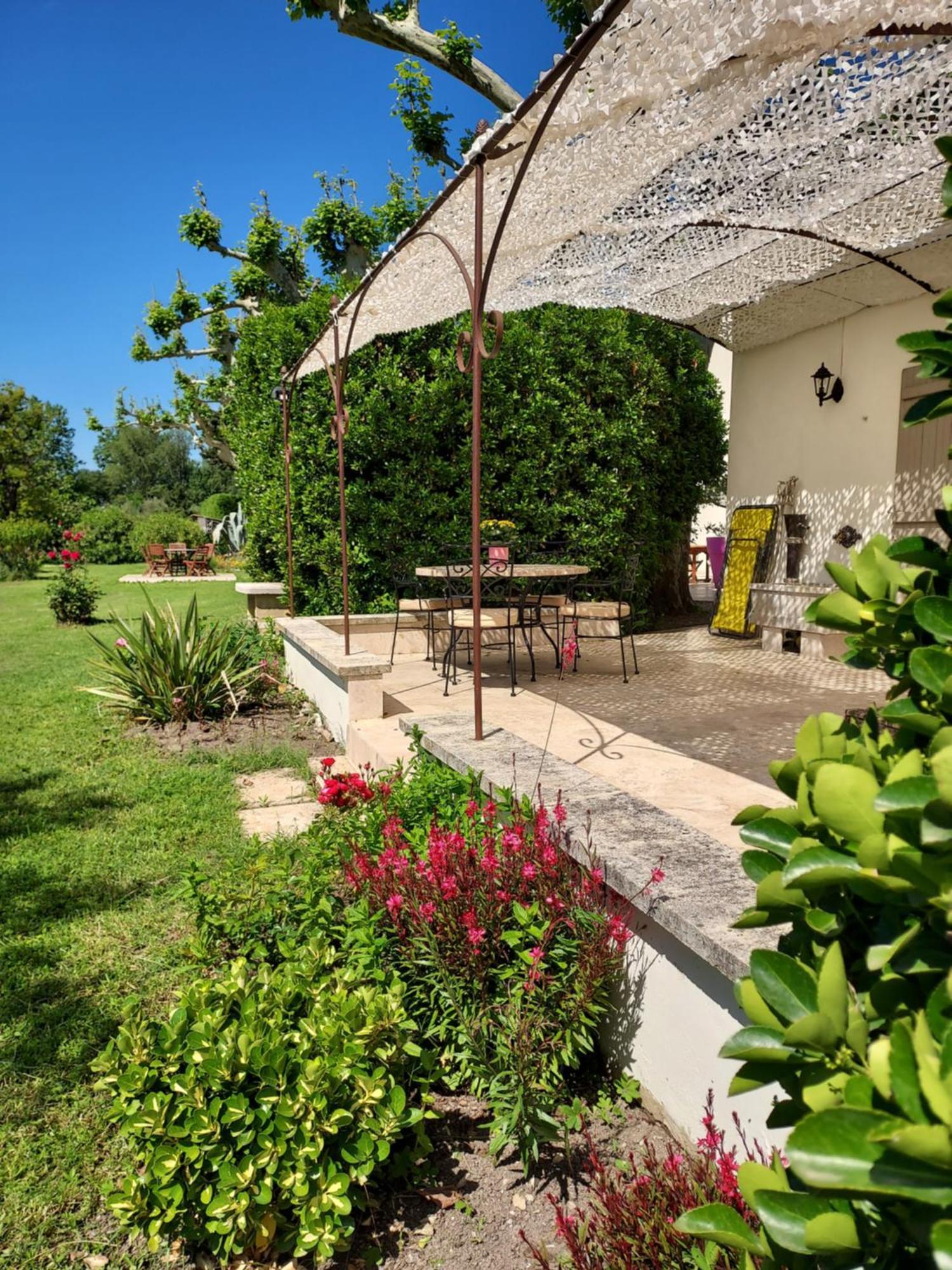 La Bastide Des Amouriers Caumont-sur-Durance Buitenkant foto