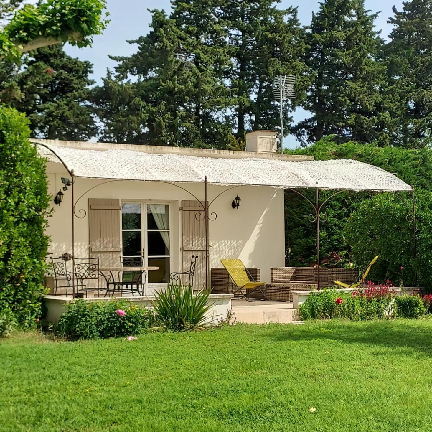 La Bastide Des Amouriers Caumont-sur-Durance Buitenkant foto