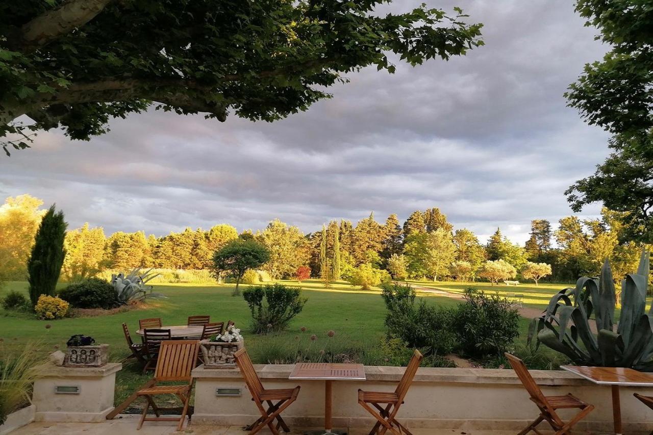 La Bastide Des Amouriers Caumont-sur-Durance Buitenkant foto